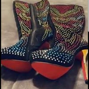 Mona mia boots size 10